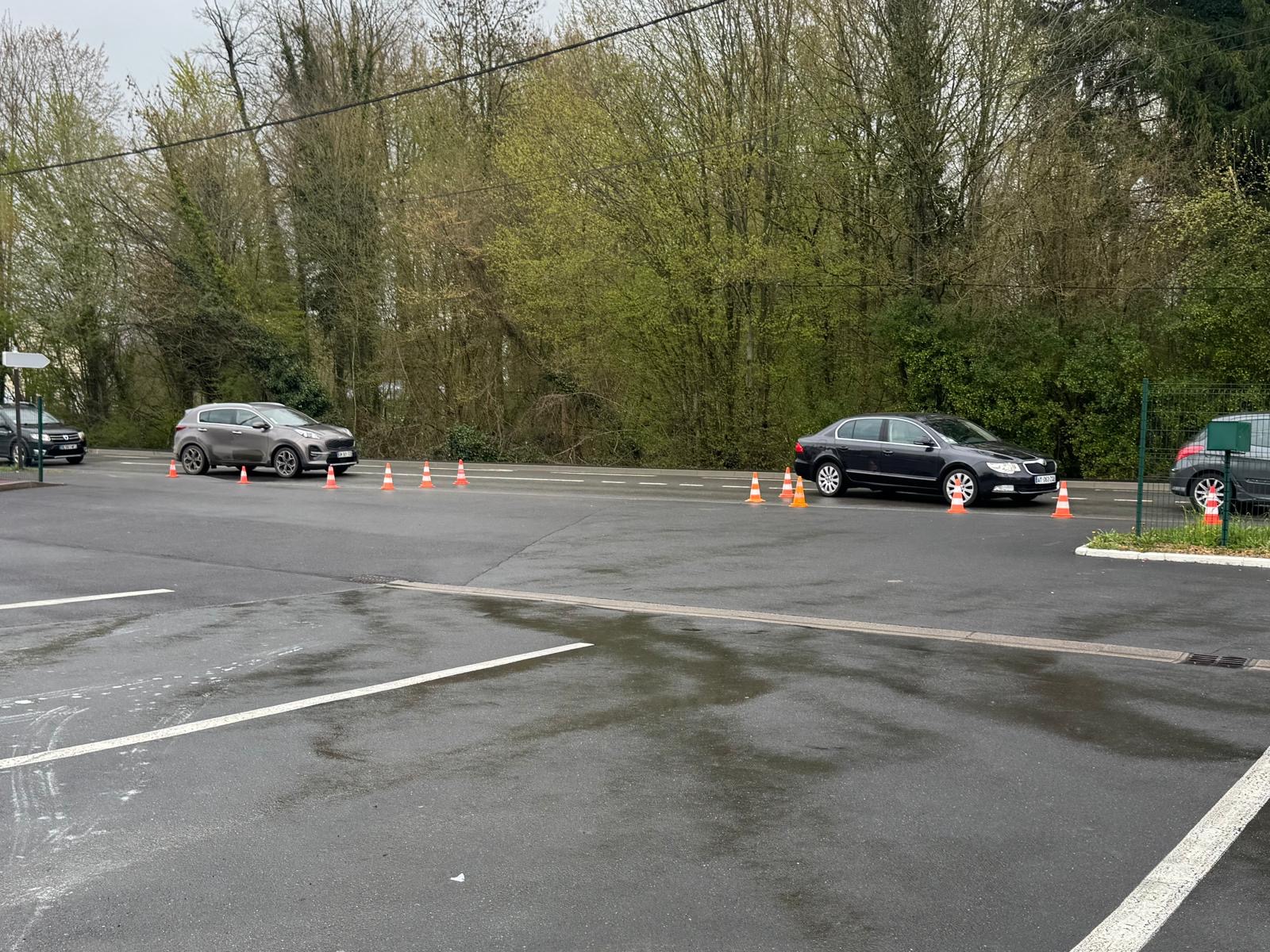 L’ACCÈS À UNE STATION DE LAVAGE BLOQUÉ PAR LES AUTOMOBILISTES