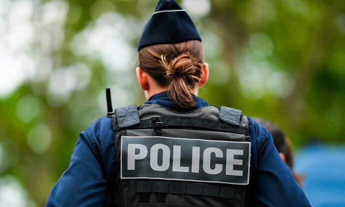 UNE VOITURE PERCUTE UNE TROTTINETTE ET PREND LA FUITE À LA RONDE COUTURE