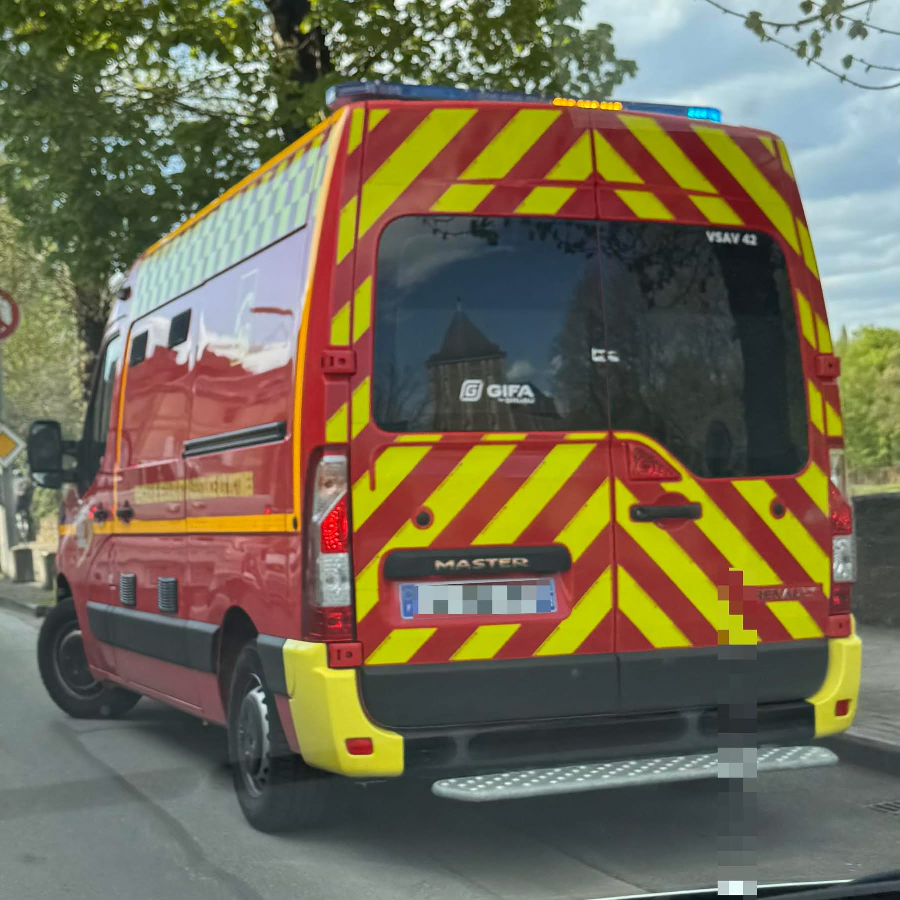 FEU DE VÉGÉTATION EN COURS DANS LES BOIS DE LEVRÉZY : SIX HECTARES PARTENT EN FUMÉE