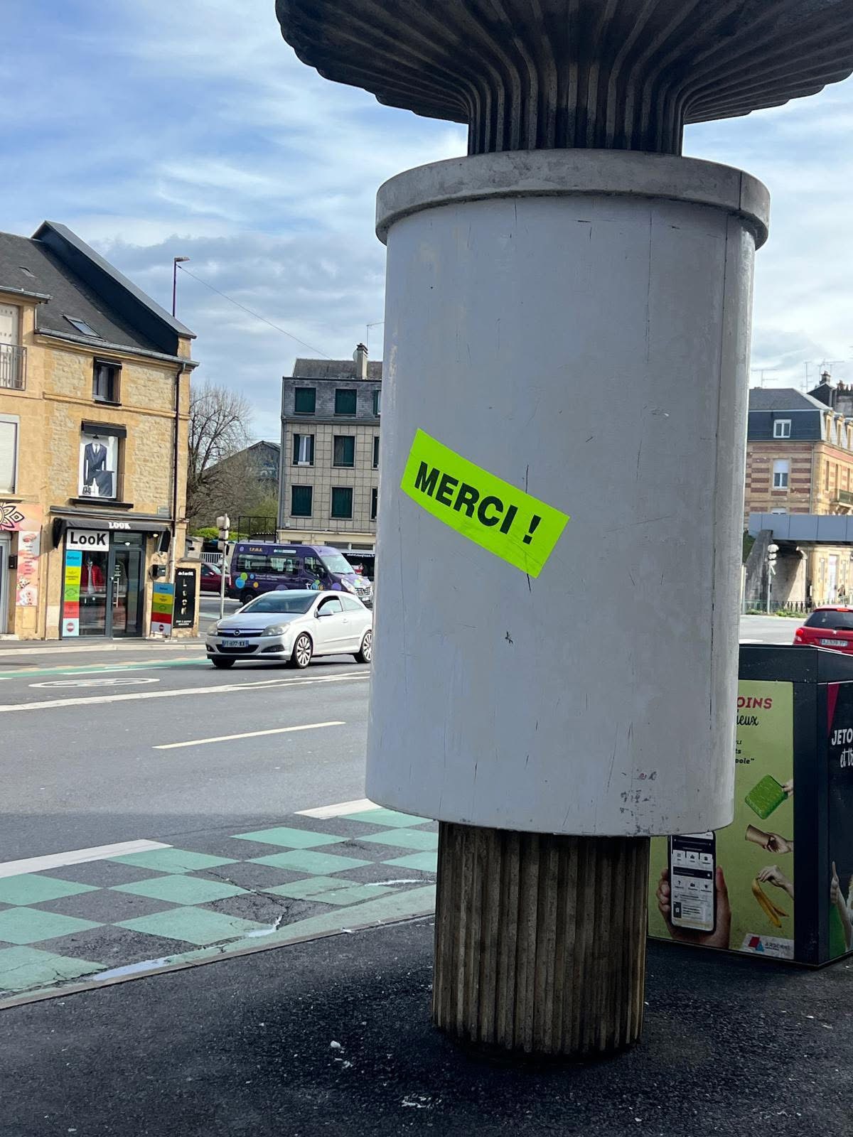 MERCI PARTOUT EN VILLE : BORIS RAVIGNON AFFICHE SA VICTOIRE