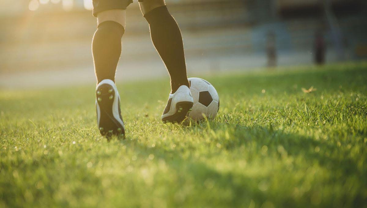 VIOLENCES SUR LE TERRAIN DE FOOTBALL : LE COACH DE BOULZICOURT TRANSPORTÉ À L’HÔPITAL