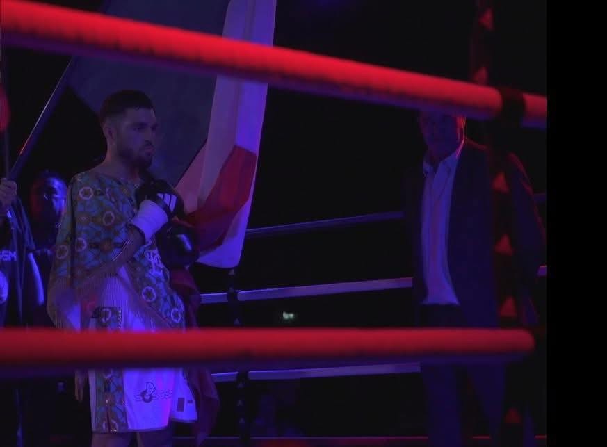 YONI VALVERDE GAGNE AVANT LA LIMITE ET REMET LES PENDULES À L’HEURE