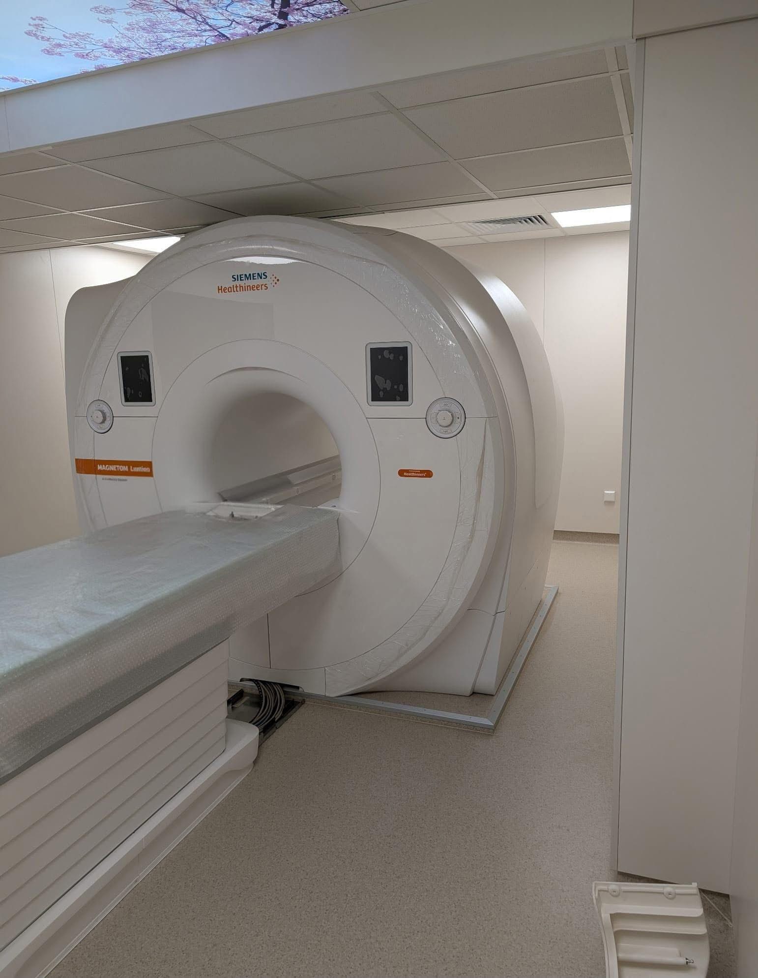 UNE VRAIE BONNE NOUVELLE : TOP DÉPART POUR LES PREMIERS EXAMENS À L’IRM DE L’HÔPITAL
