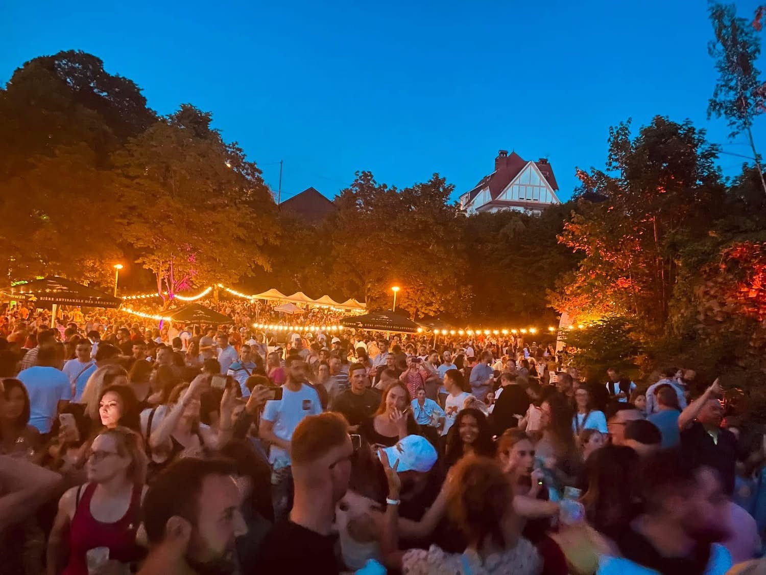 LES APÉROS ARDENNAIS FONT LEUR TOURNÉE 2026 : VOILÀ LES DATES ET LES LIEUX À NE PAS MANQUER