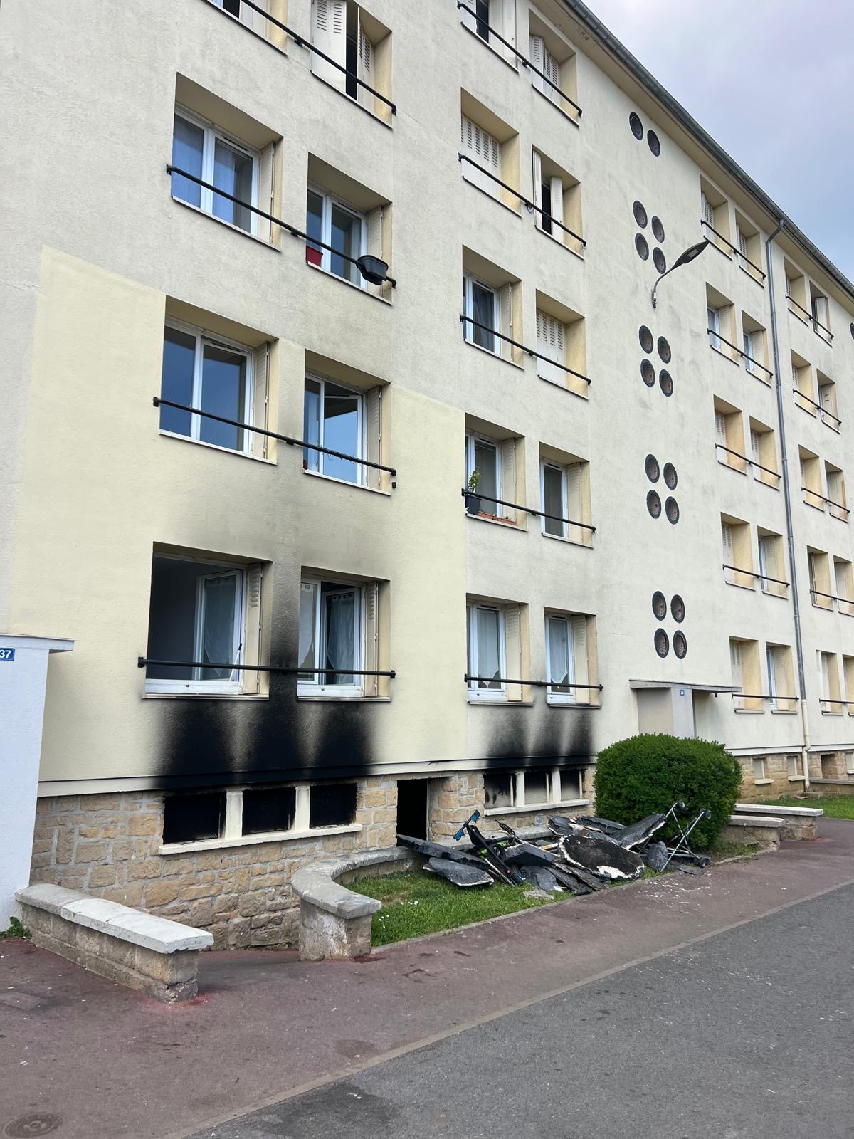 L’INCENDIAIRE DE L’IMMEUBLE PLACÉ EN DÉTENTION PROVISOIRE