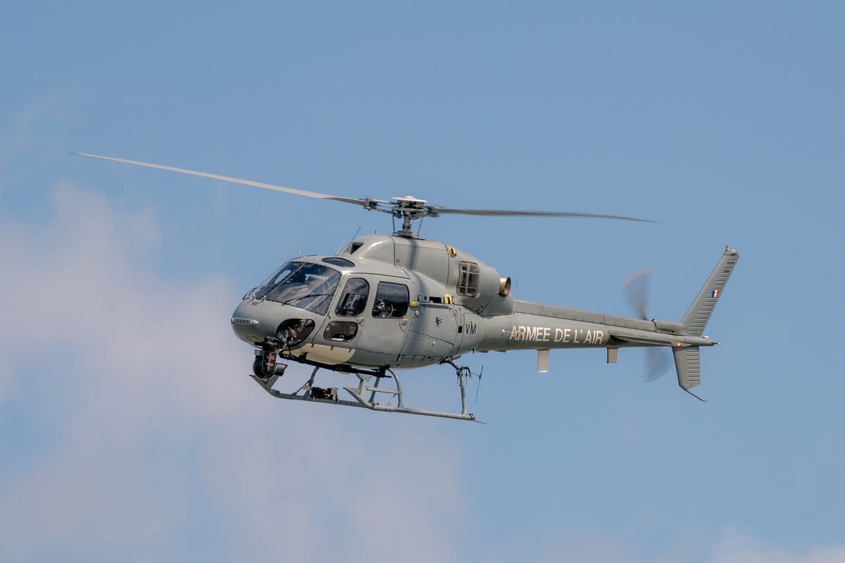 UN HÉLICOPTÈRE DÉPÊCHÉ DE RÉGION PARISIENNE POUR SAUVER UNE PARAPENTISTE BLOQUÉE