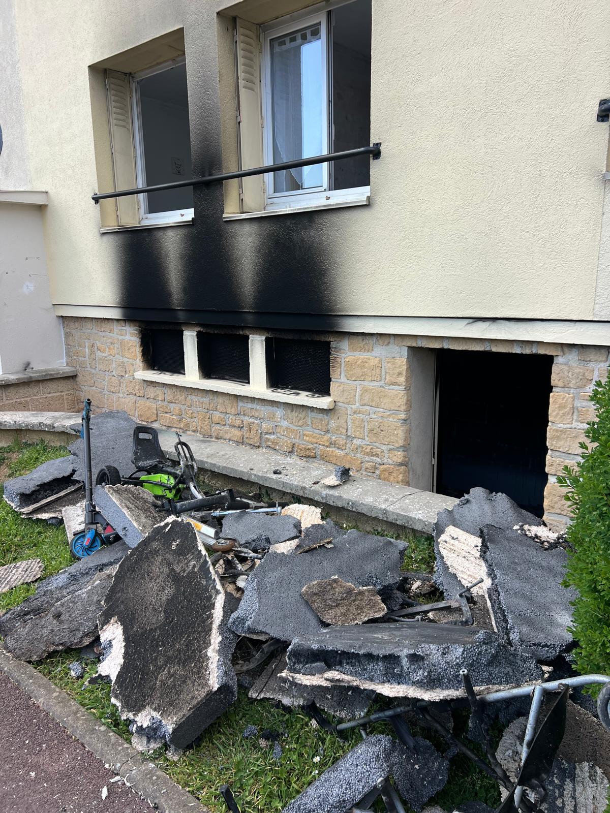 « UN JOUR IL FINIRA PAR Y AVOIR UN DRAME » : DES HABITANTS SOUS LE CHOC APRÈS LE DOUBLE INCENDIE DE LEUR IMMEUBLE