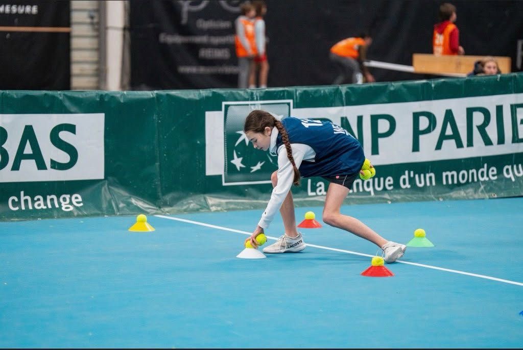 KYARA COLZANI SÉLECTIONNÉE RAMASSEUSE DE BALLES À ROLAND-GARROS