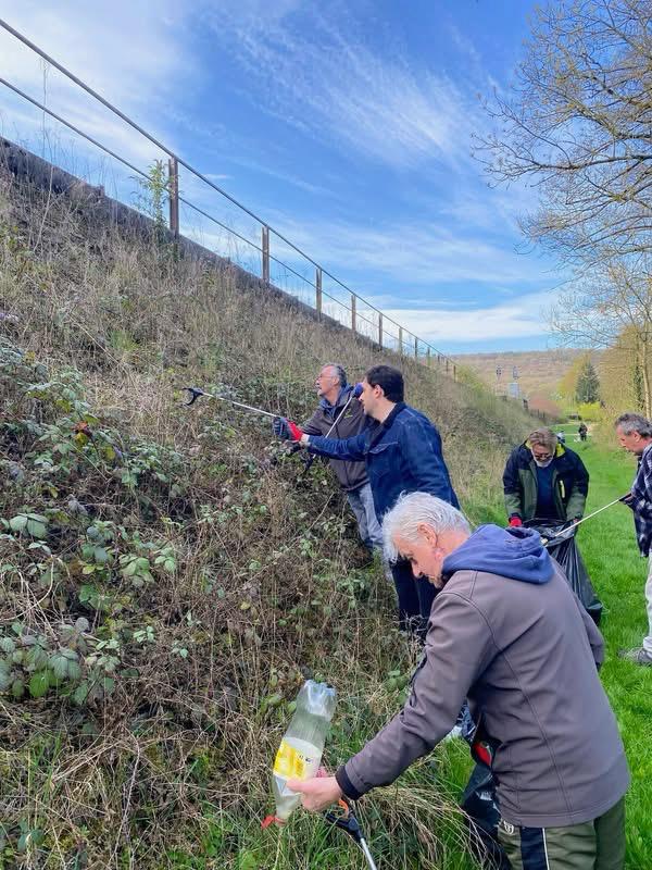 LE CLUB DE PÊCHE MOBILISÉ POUR NETTOYER LES BERGES DE LA MEUSE